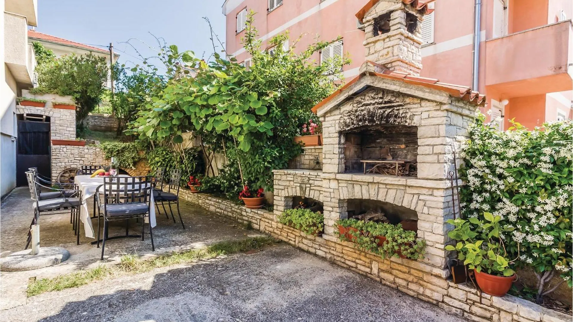 Awesome Apartment In Pula With Wifi